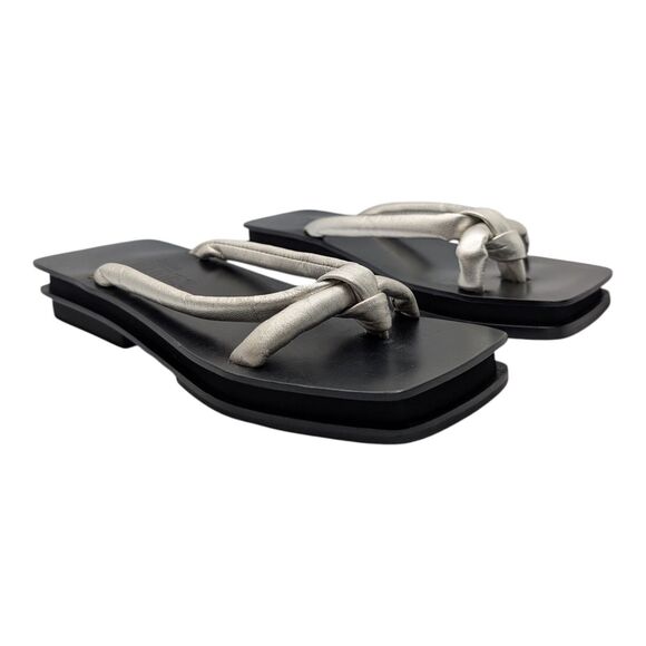 Martinez Roque Silver Sandals Flats Metallic Knot Detail Slip-On US 8.5 - Picture 2 of 16